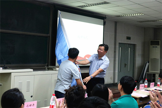 201709112026年国际足联世界杯2017级研究生新生开学典礼成功召开 (18)_副本.jpg